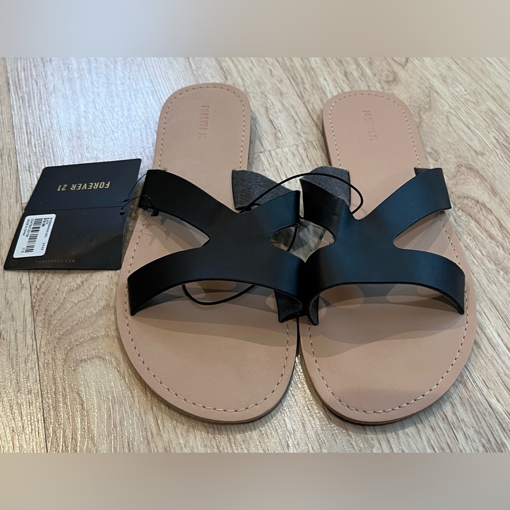 FAUX LEATHER STRAPPY FLAT SANDALS SIZE 7.5